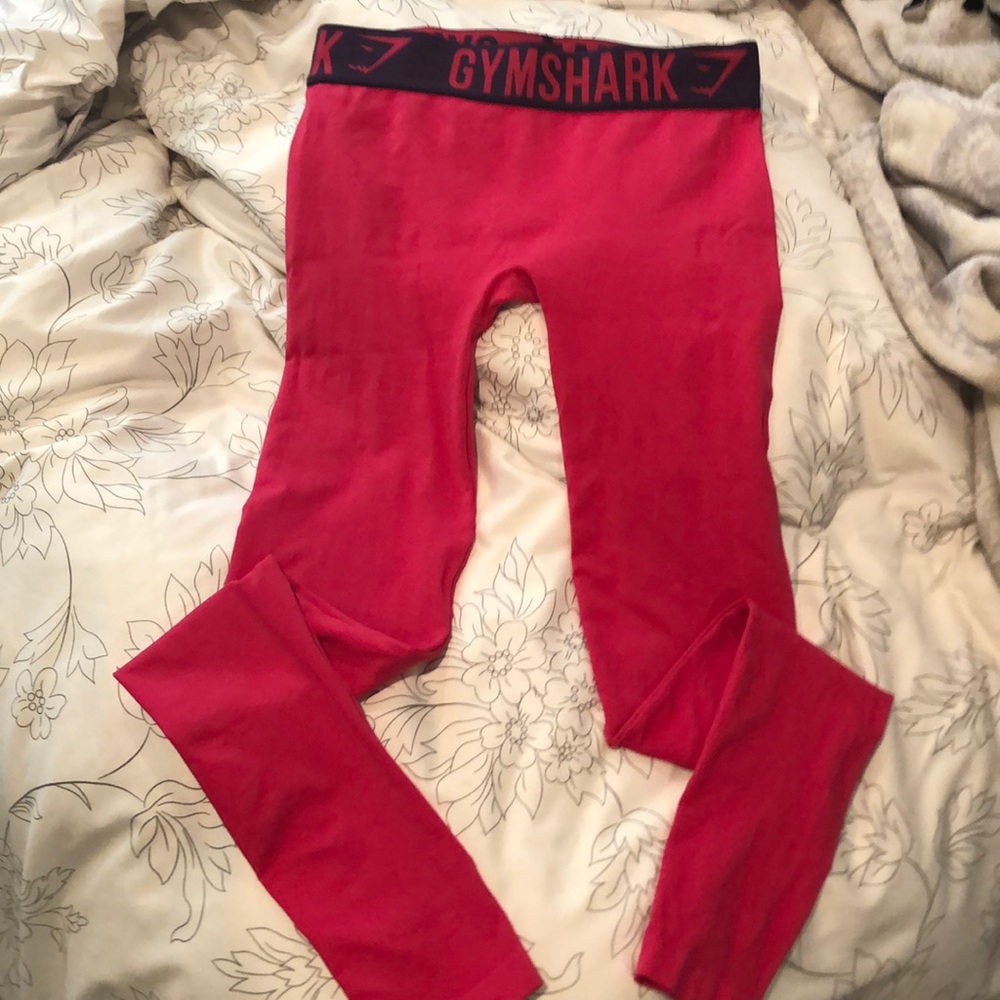 Pink gym shark leggings 💞